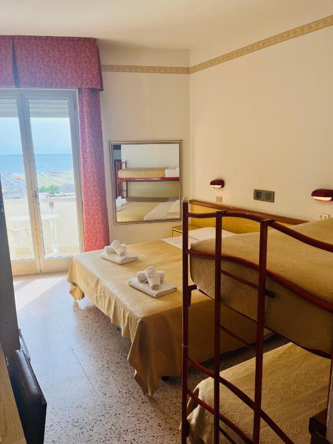 Hotel Columbia Frontemare Rimini Exterior photo