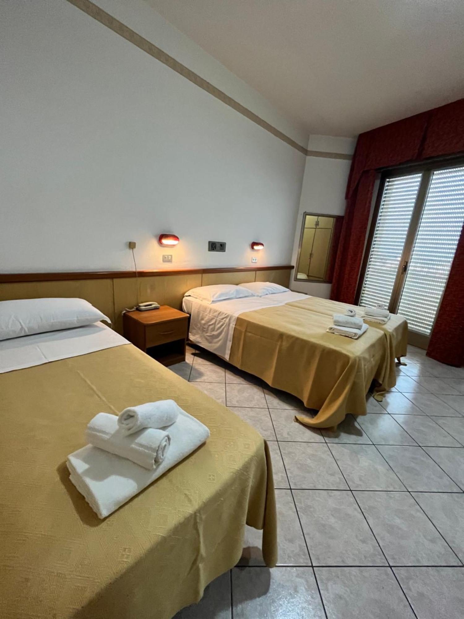 Hotel Columbia Frontemare Rimini Exterior photo