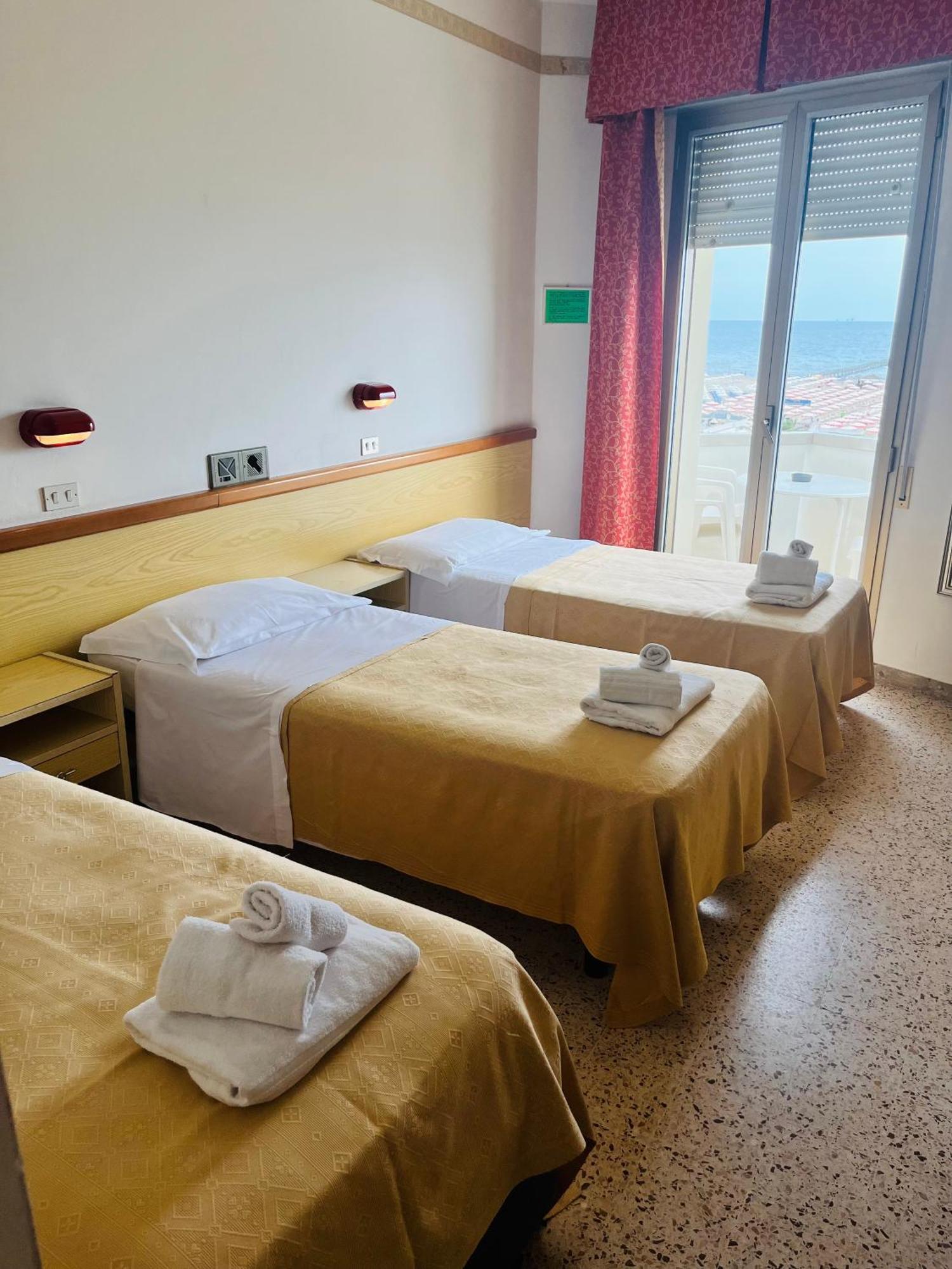 Hotel Columbia Frontemare Rimini Exterior photo