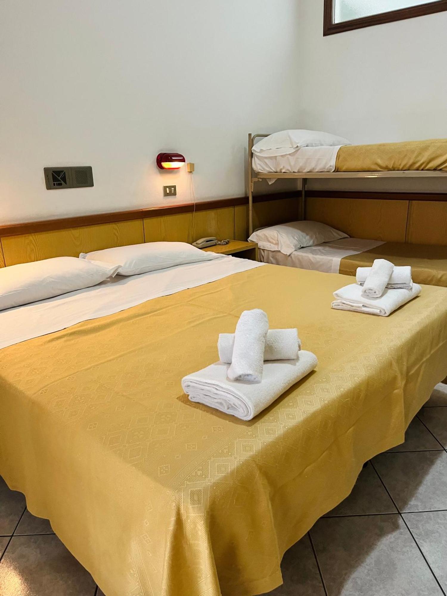 Hotel Columbia Frontemare Rimini Exterior photo